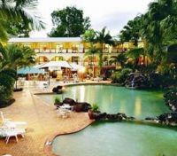 Palm Royale - Pool